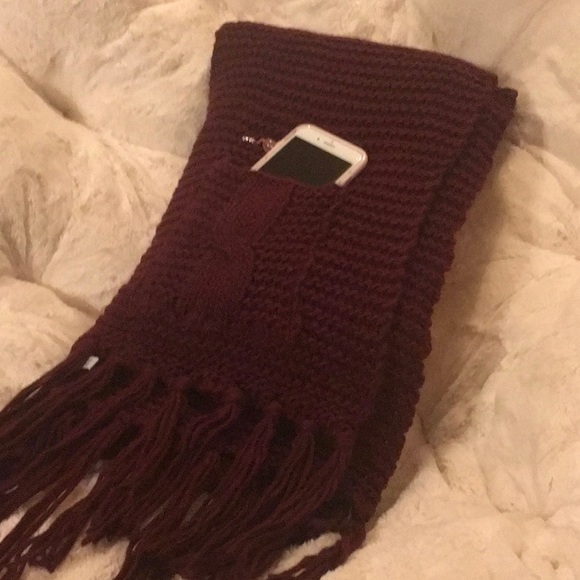 boutique Accessories - POCKET KNIT SCARF